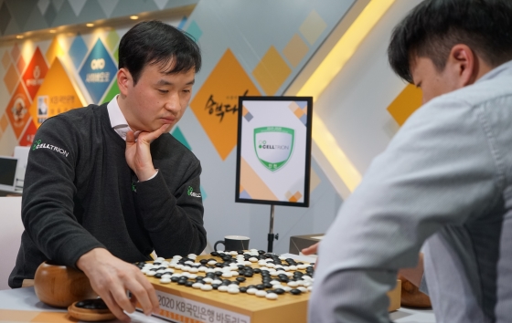신진서, 24연승...셀트리온, PO 1차전 승리